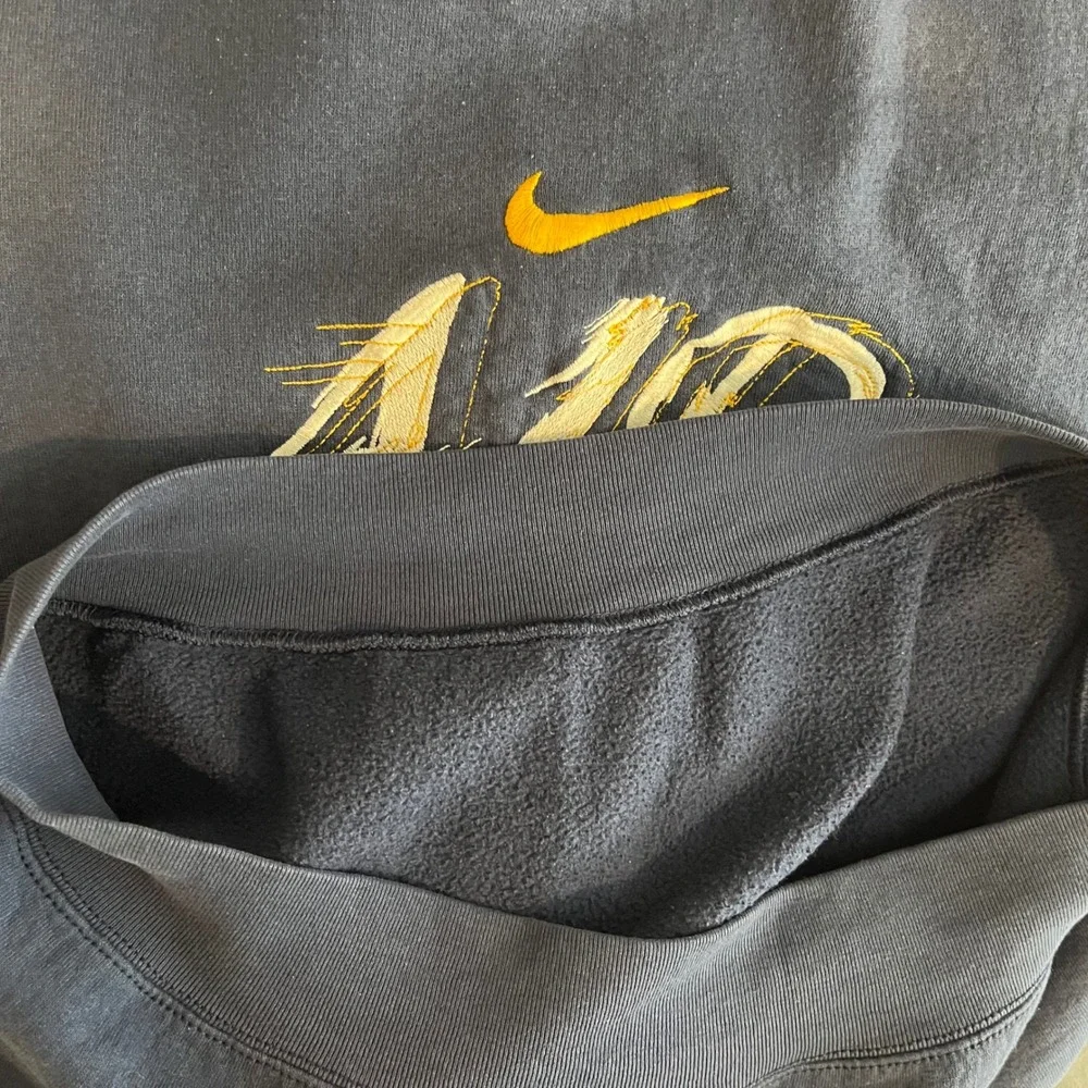 Nike Air Kids Sweatshirt Navy Blue Embroidered Logo Pullover Crewneck Vintage XL